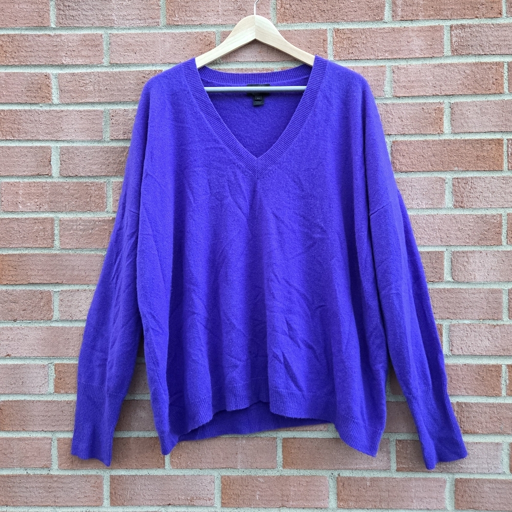 J. Crew Italian Cashmere V-neck boyfriend sweater In Purple Size XL V-neck